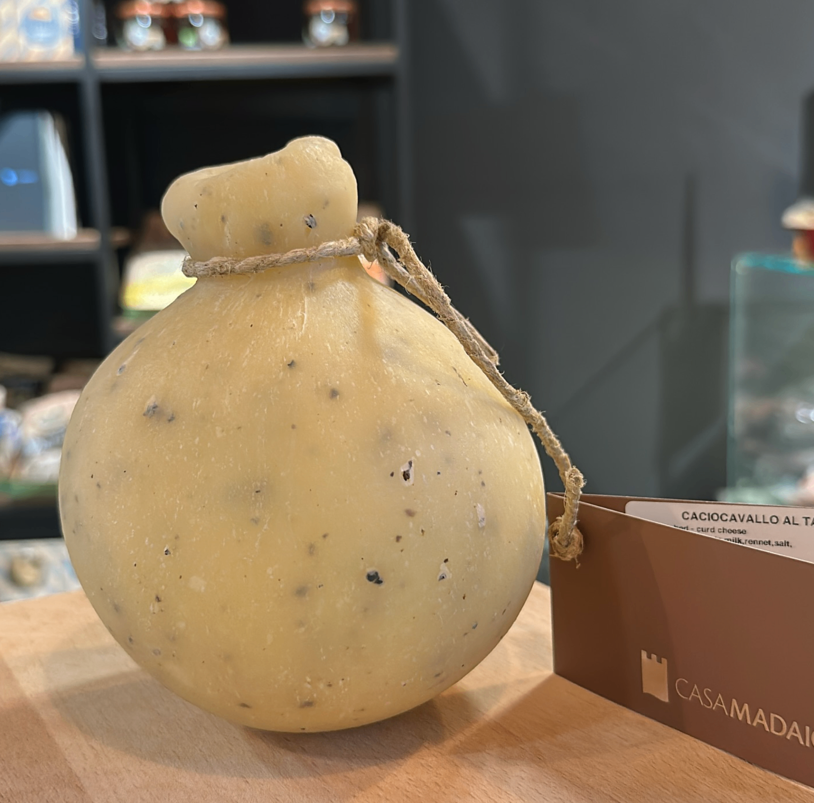 Djathë caciocavallo artizanal
